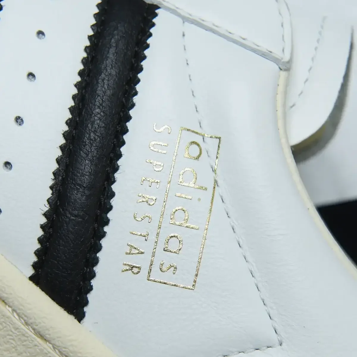 【大人の「アディダス」スニーカー】別注「サンバ」、'70年代「スーパースター」... エディター厳選おすすめモデル4選