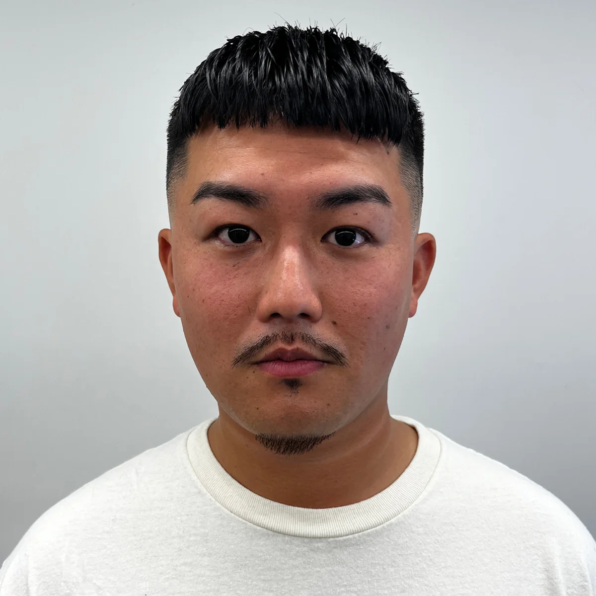 「フェードを高くして、ハチ張りをカバー」