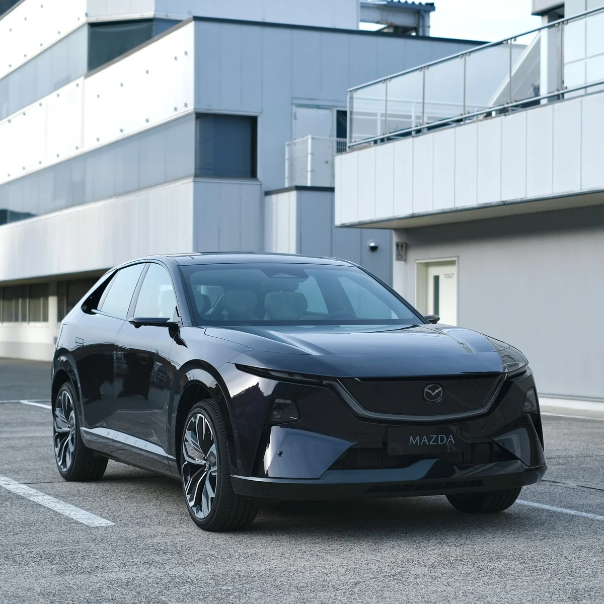 【おしゃれな大人のクルマ選び】ロードスターから大型SUVまで、マツダが考える「ひと中心のクルマづくり」の現場に潜入！