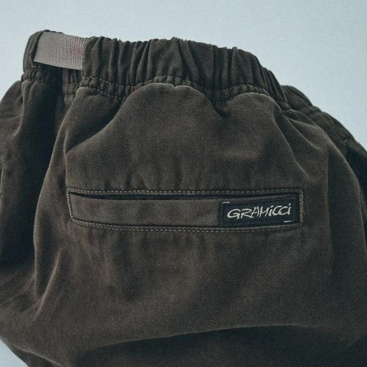 【差がつく大人のグラミチ】前シーズンは即完売。ワイドフィットにアレンジした「ジャーナルスタンダード レリューム」別注を見逃すな