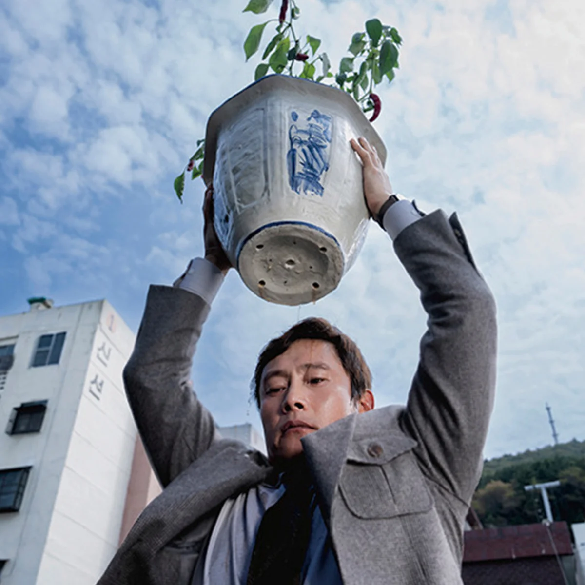 『しあわせな選択』｜元気で楽しく面白い！ 60代を迎えたパク・チャヌク、理想的な新境地【売れている映画は面白いのか｜菊地成孔】