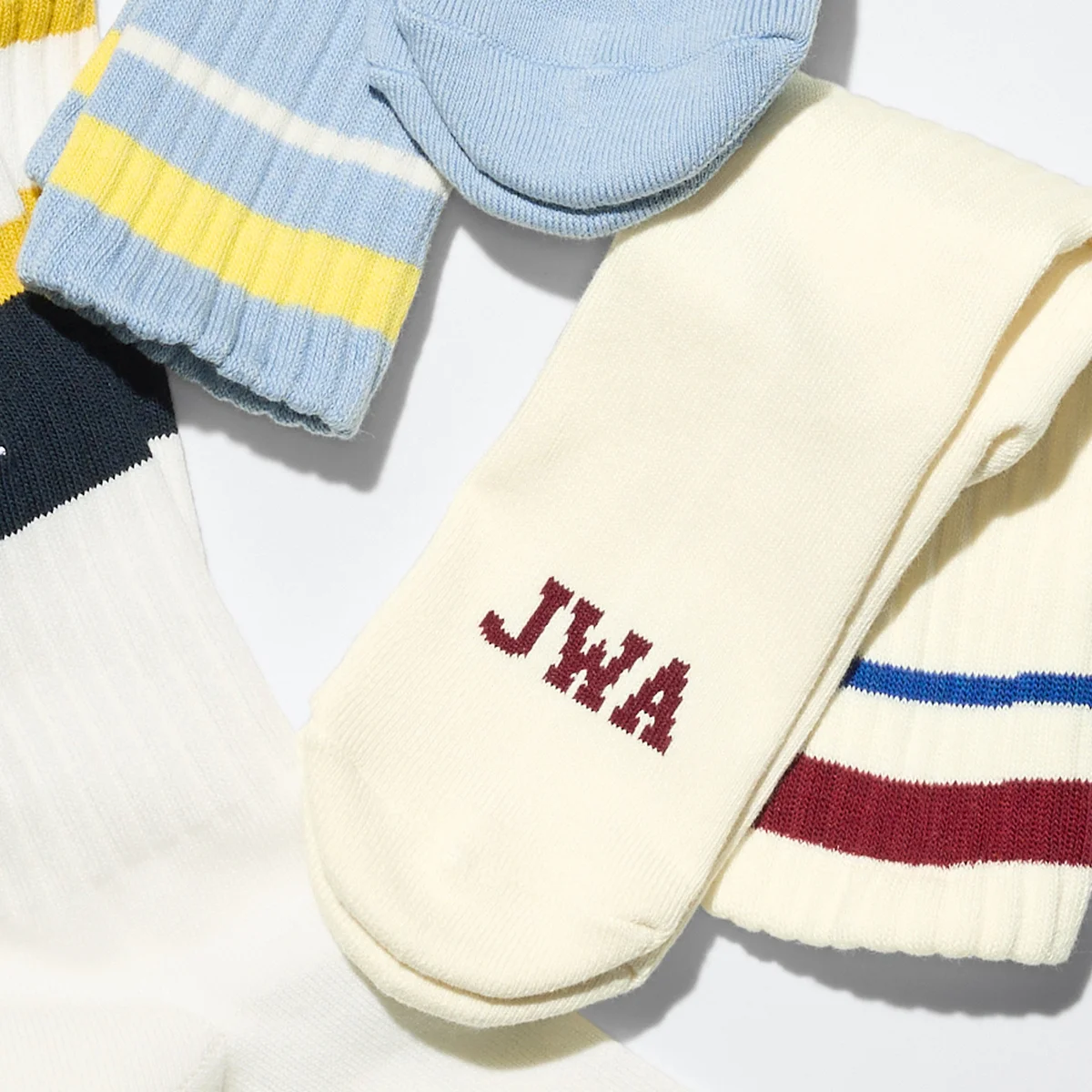 【大人のユニクロ】「ユニクロ アンド JW アンダーソン」2026年春夏メンズ全部見せ。完売必至アイテムはどれ?【2月27日発売】