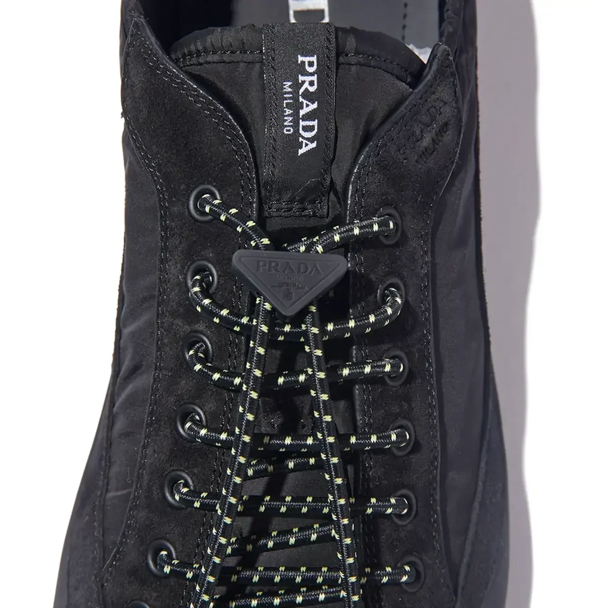 【大人の格上げ黒スニーカー】プラダ、ディオール、メゾン マルジェラ... 春に買うべき人気ハイブランドの新作4選