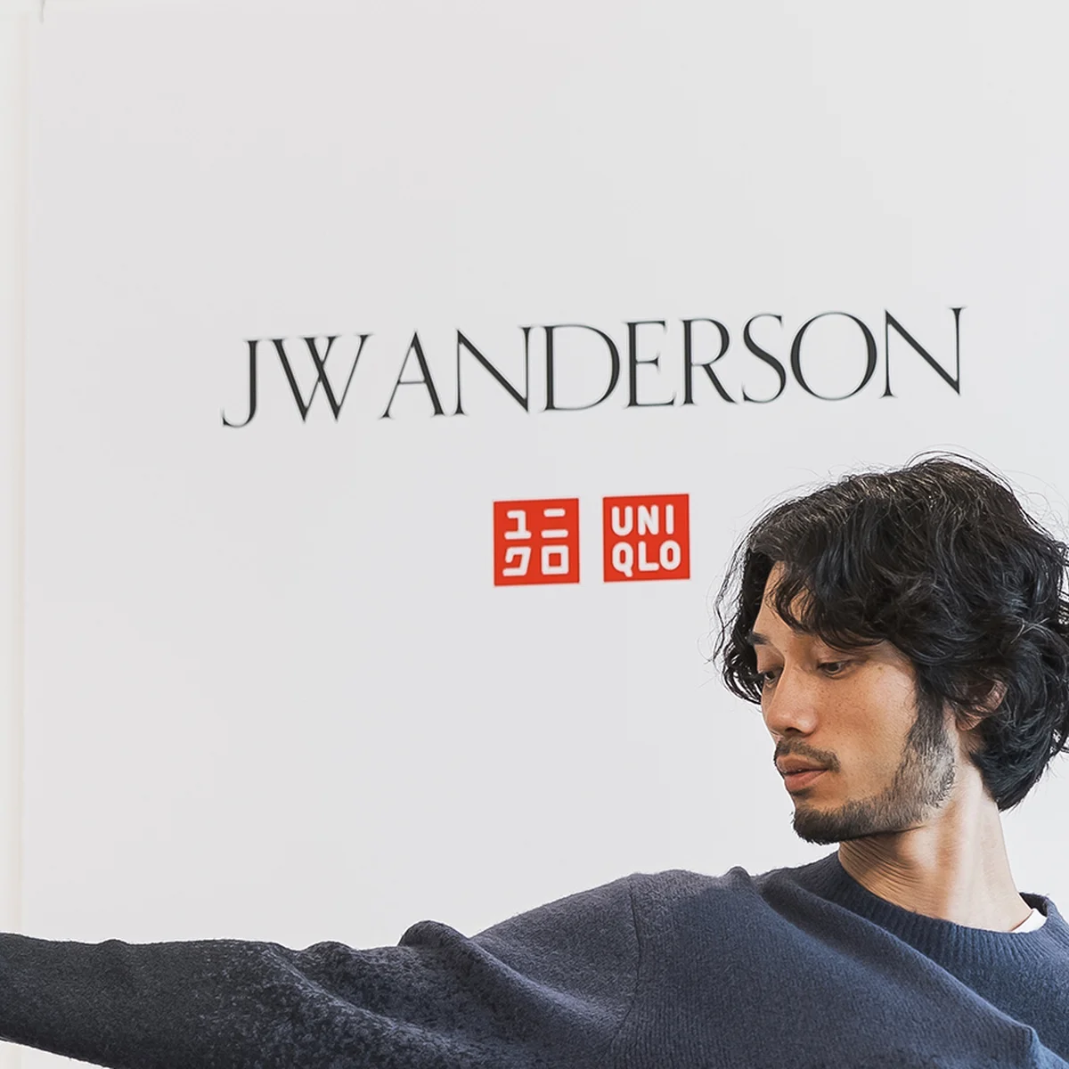 【大人のユニクロ】「ユニクロ アンド JW アンダーソン」秋冬新作試着ルポ。注目のスフレヤーンニット、コーデュロイパンツ... 「ブルべ」カラー編【10月17日発売】