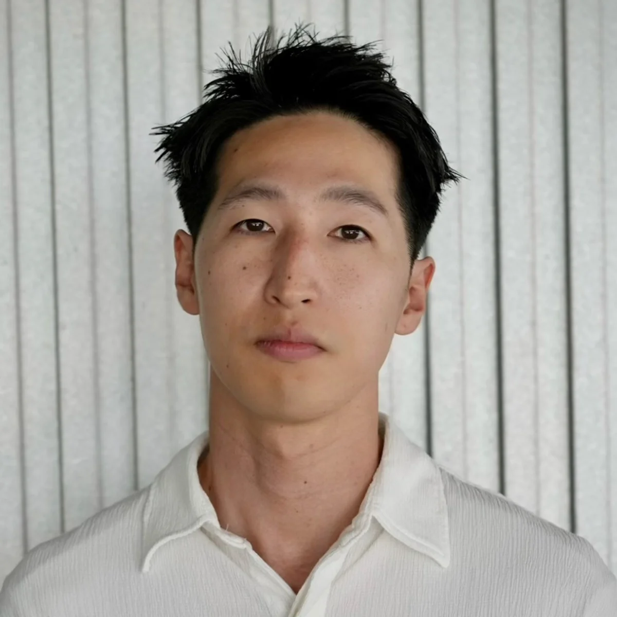 「ツーブロックで頭の形を美しく見せる」