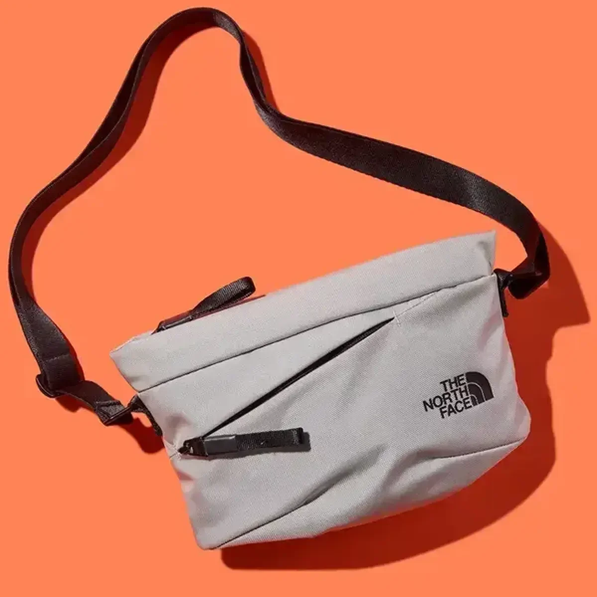 3位は『モンベル、ザ・ノース・フェイス... PCも入る防水モデルも。プレスおすすめショルダーバッグ5選』【月間人気記事BEST5｜2025年5月】