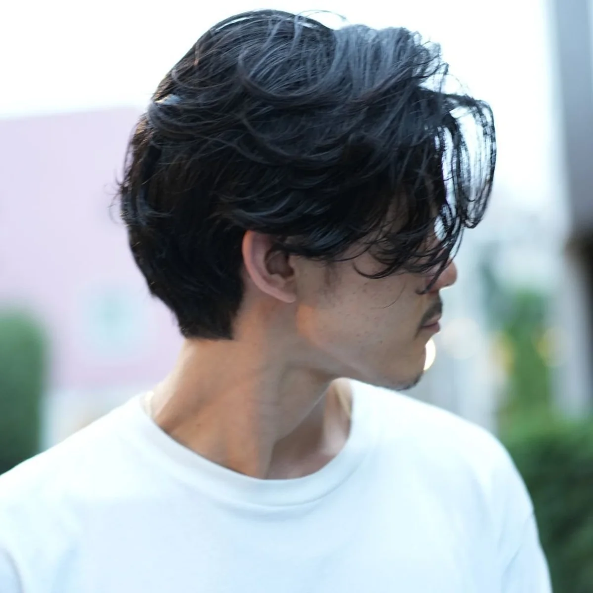 どんなファッションにもなじむ、今どきの七三分け