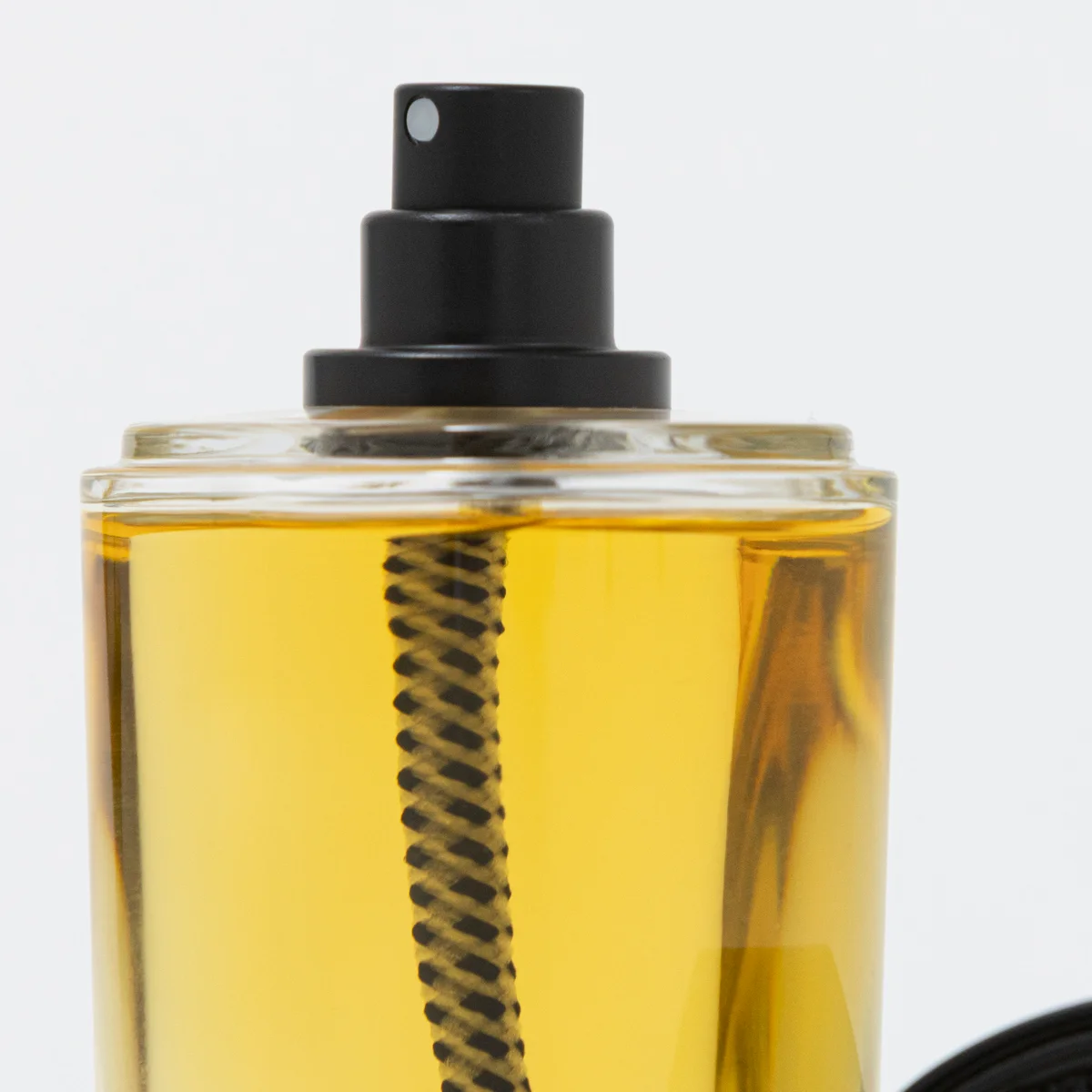 UOMOの編集者がリアルで長年愛用している香水とは？