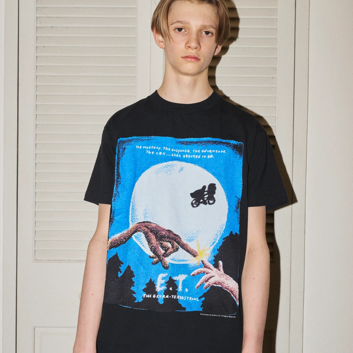 【大人が選ぶべき映画Tシャツ】「バッファ」が『E.T.』と初コラボ。名シーンを独自の視点で表現した全3型が買い【7月11日発売】