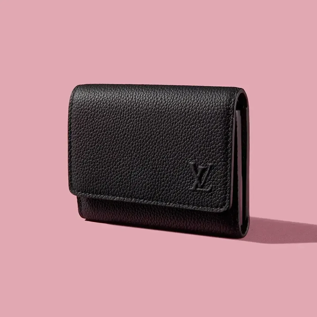 【ルイ・ヴィトン】最強開運日に買いたい黒財布もチェック。2025年冬に買うべき「財布＆バッグ」6選【LOUIS VUITTON】