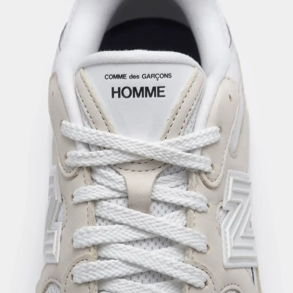 【大人が買うべきコラボスニーカー】コム デ ギャルソン・オム×ニューバランス、MoMA×コンバース... 春の注目モデルまとめ