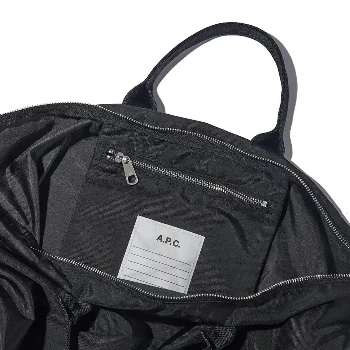 【大人の黒ショルダーバッグ】アニエスベー、A.P.C.、フェリージ。2026年秋に買うべき人気ブランドの名品3選