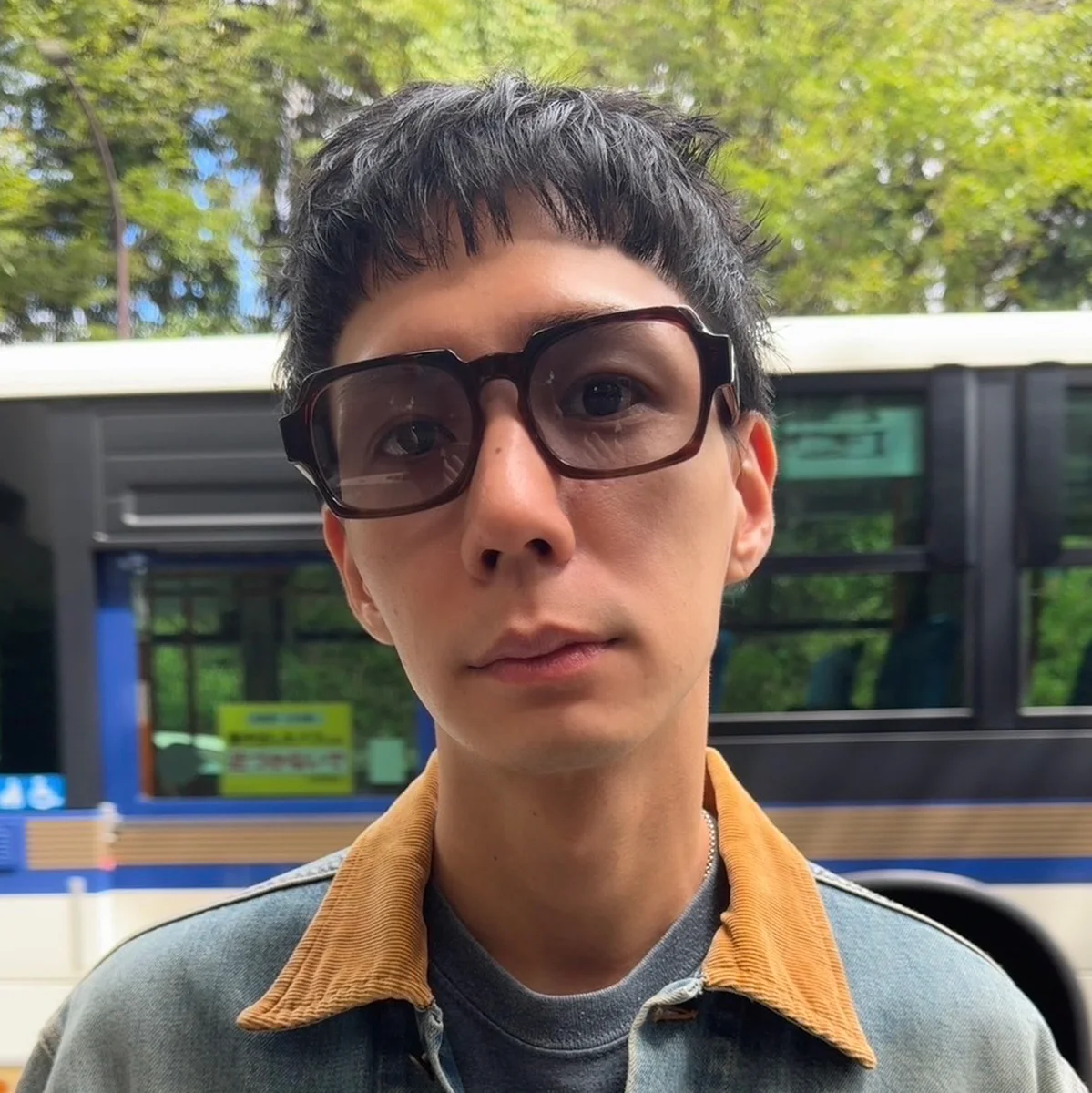 「前髪はチョップカットで重くしすぎない」