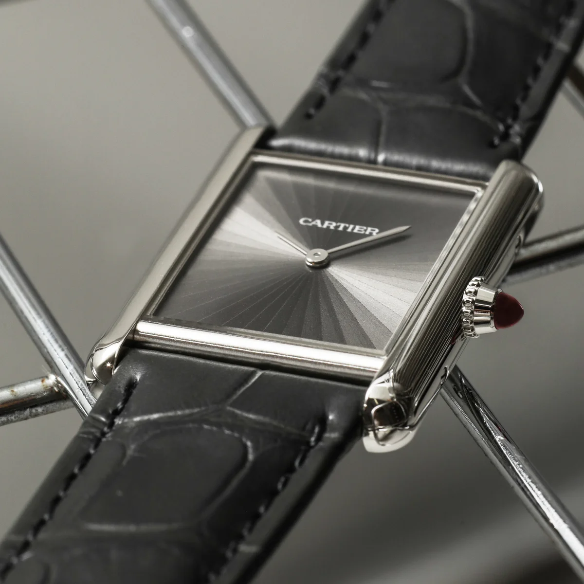 Cartierの「タンク ルイ カルティエ」