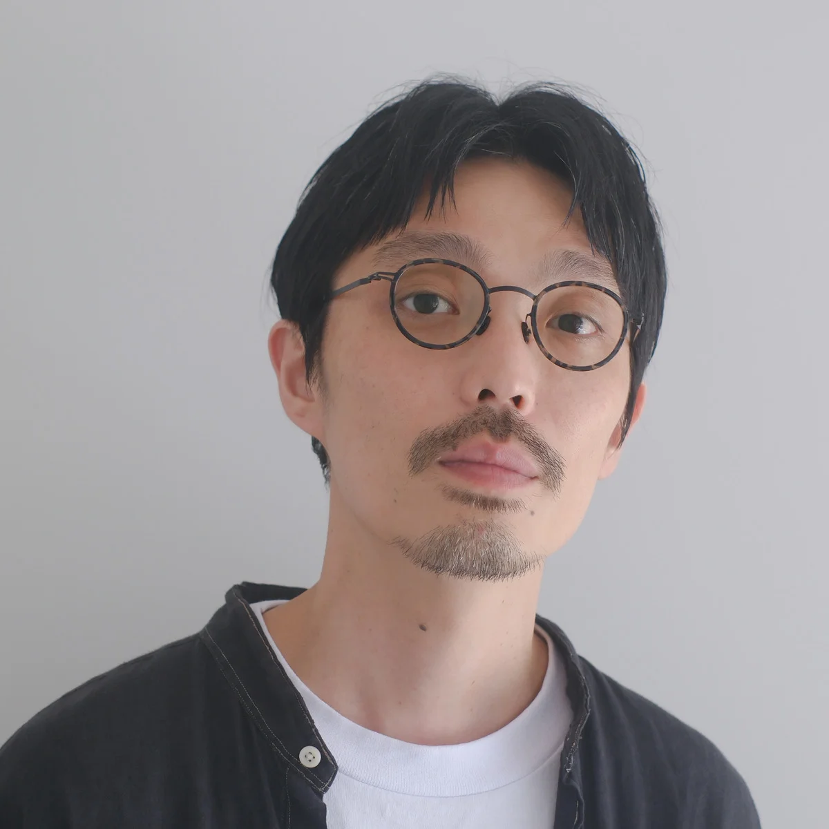 「短髪でも大人にふさわしい品を演出」
