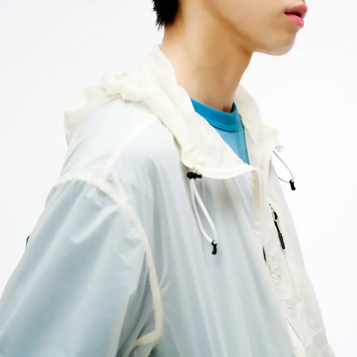 【大人の春アウター】透け感が新しい。「ナンガ」の超軽量撥水ジャケットに注目