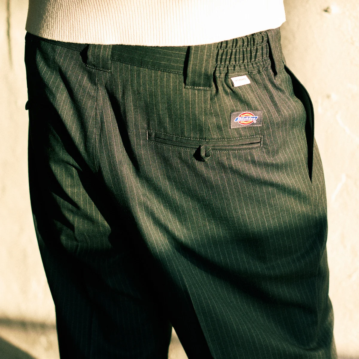 【差がつく大人のディッキーズ】スラックスとワークパンツ。2型から選べる「サタデーズ ニューヨークシティ」コラボが買い