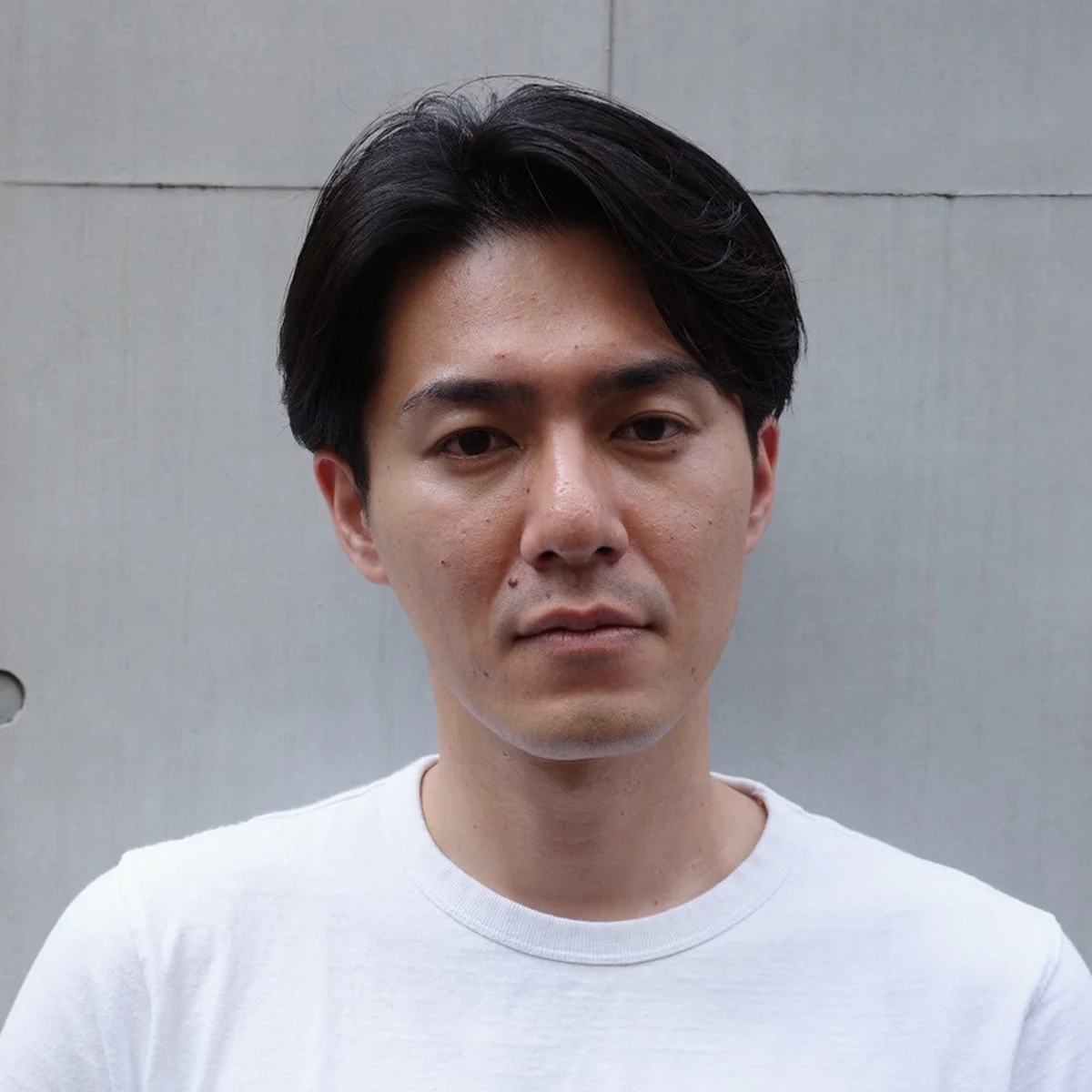 「硬い髪質は束感を作るのがコツ」