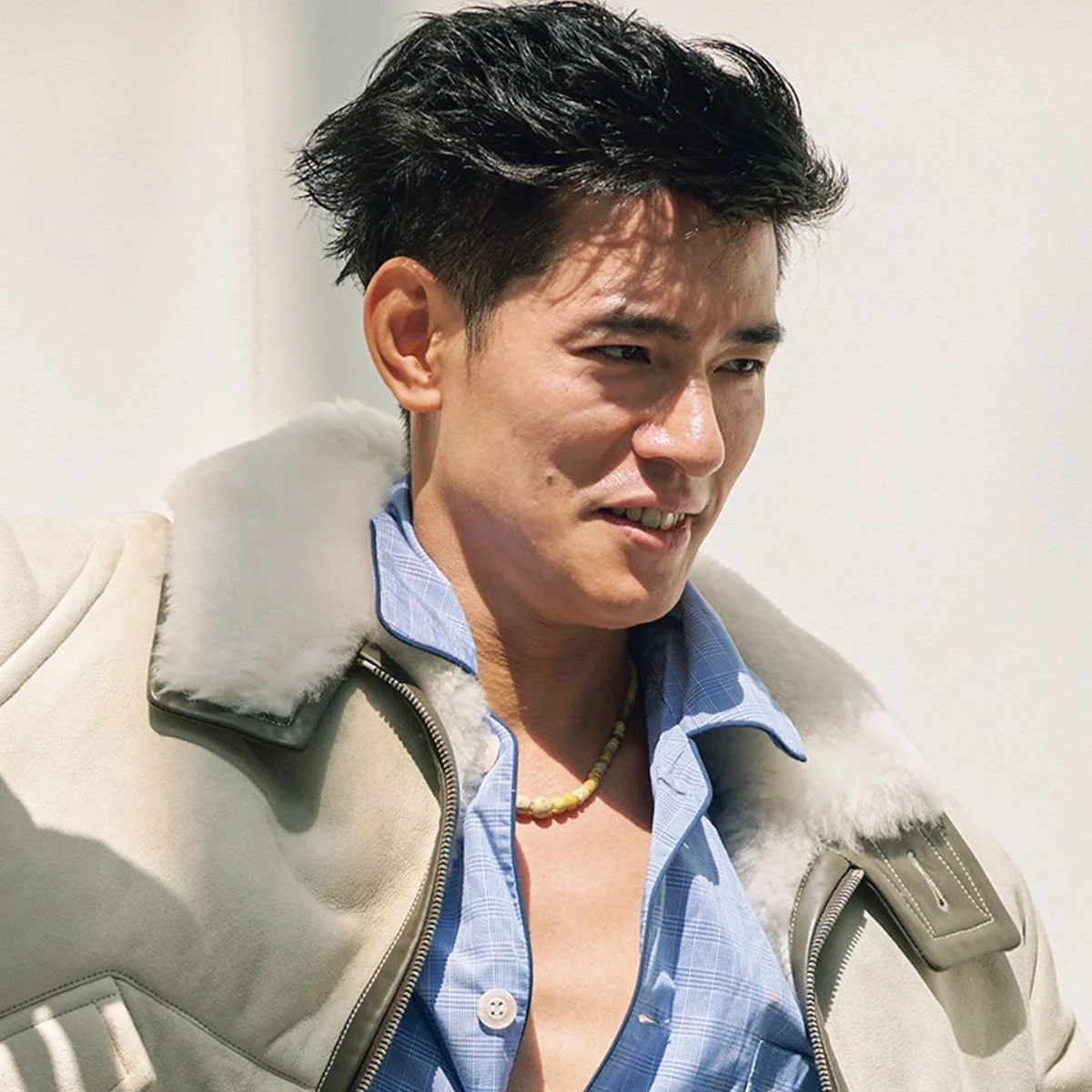 俳優・中島歩と「心を甘やかす服」「顔を甘やかす美容アイテム」【エルメスのシアリングブルゾン／Typology Parisのモイスチャライザー】