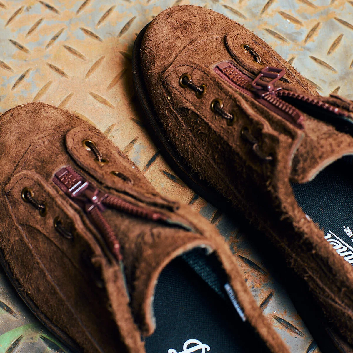 【差がつく大人のダナー】毛足の長いスエードで仕上げた、ジャーナル スタンダード別注「カスケードレンジ」