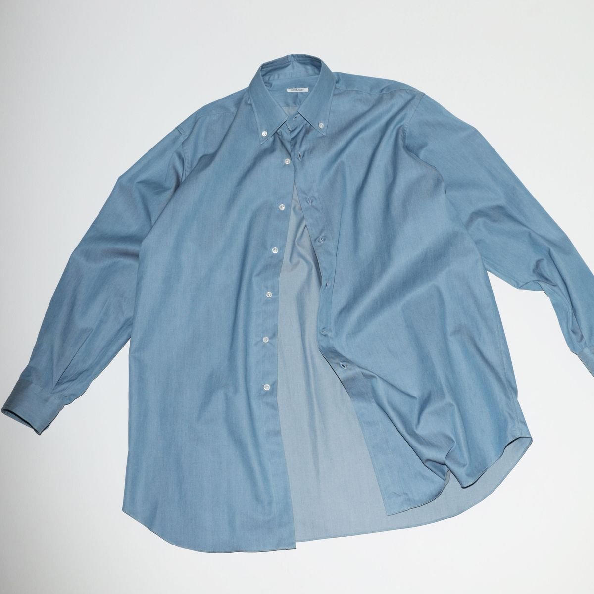 FRAYのシャンブレーシャツ「COMO」