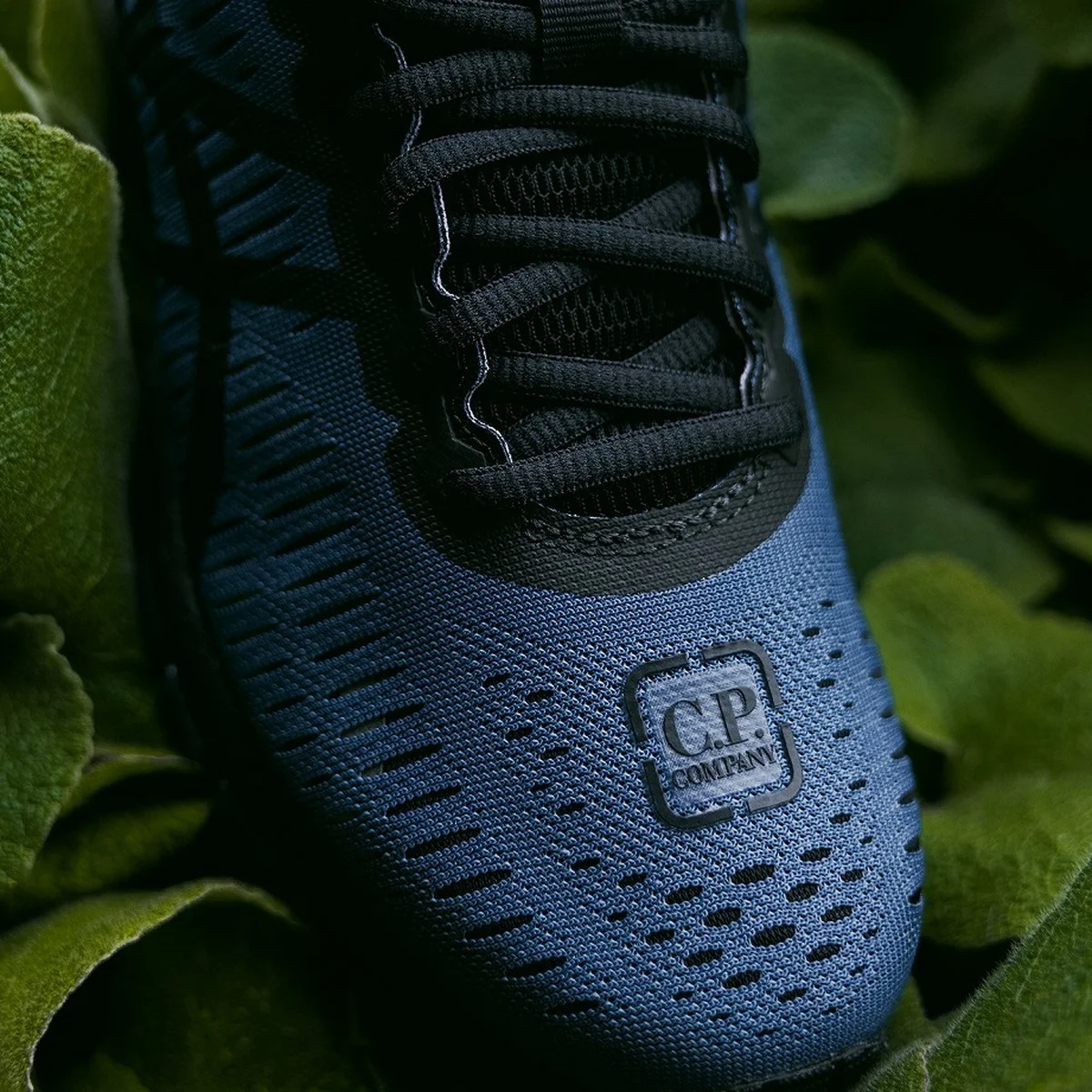 【差がつく大人のアシックス】即完売必至のC.P. カンパニーコラボ第2弾。「GEL-QUANTUM 360 I」を見逃すな