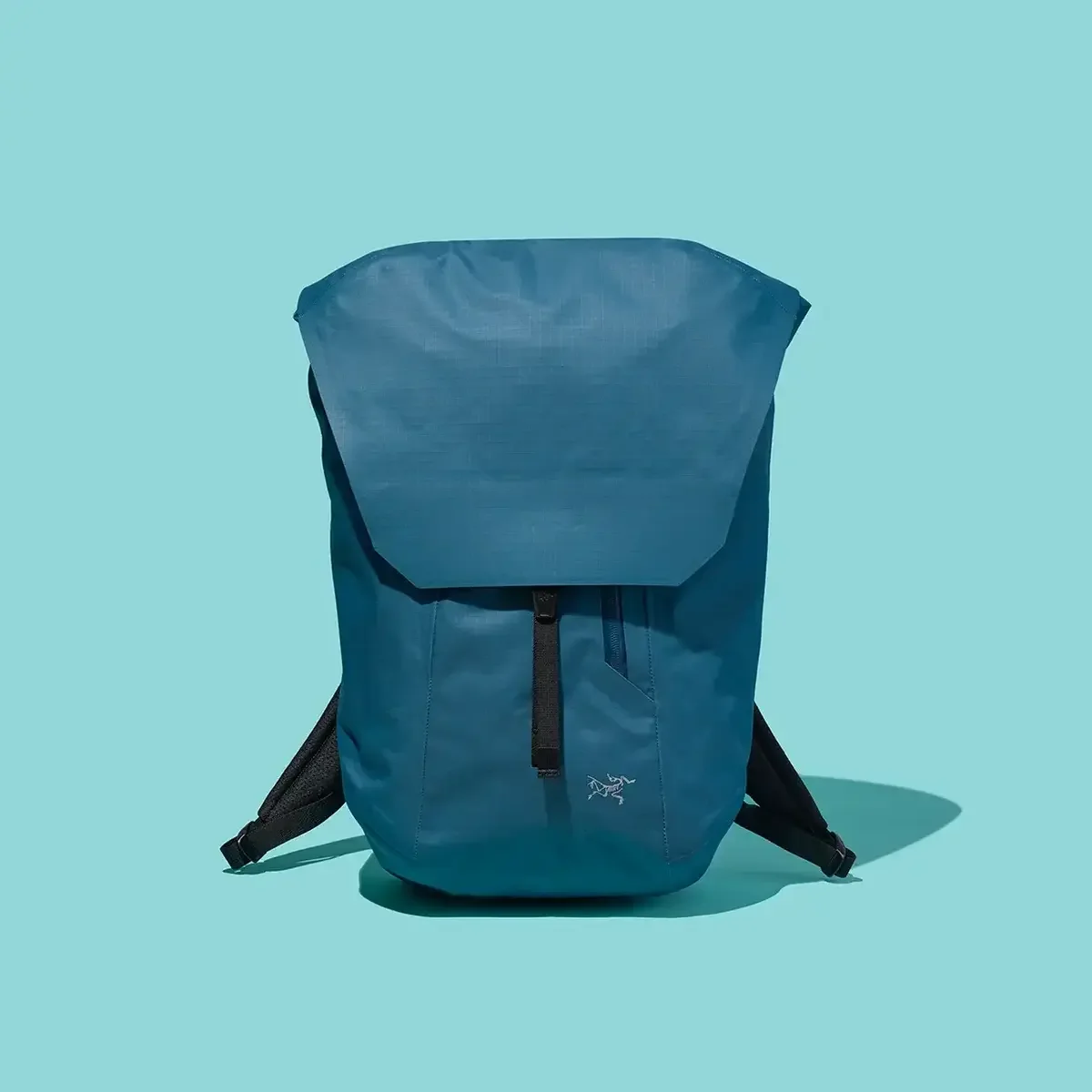 【大人のアークテリクス】注目はPCスリーブ付きバックパックの新色。2026年冬に買うべき「優秀バッグ」4選