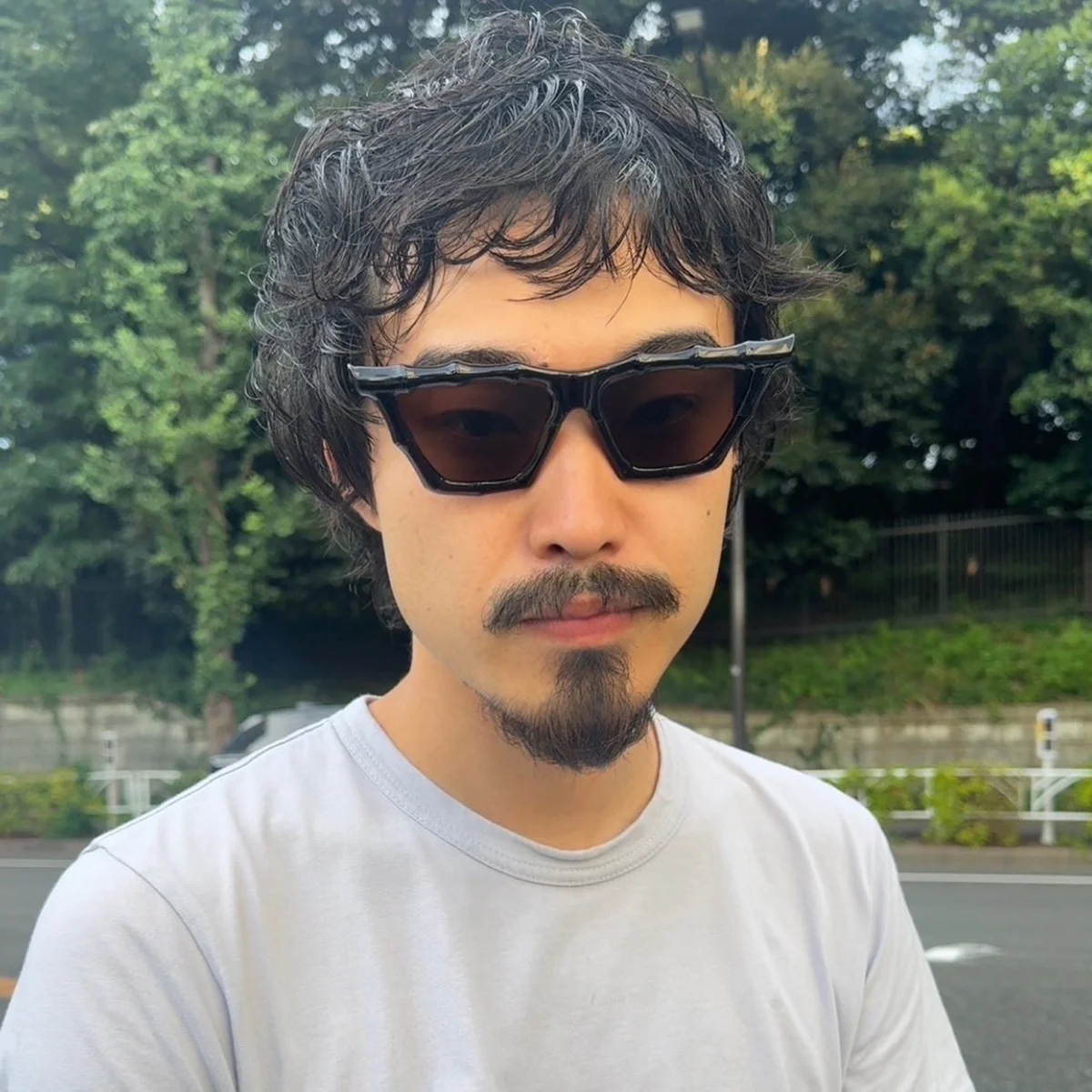 「サイドとバックはあえて重く残す」