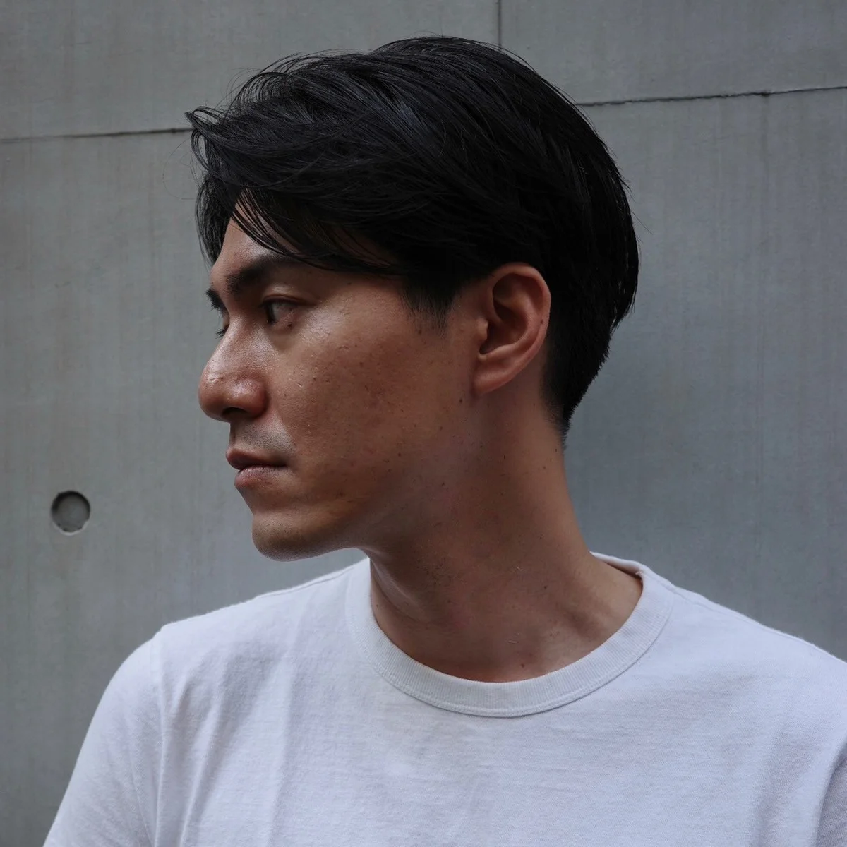 「硬い髪質は束感を作るのがコツ」