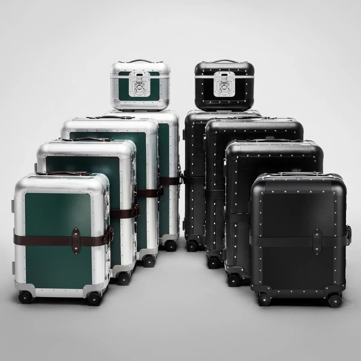 【差がつく大人のスーツケース】イタリアと英国の名門が初共演。エフピーエム ミラノ×グローブ・トロッター限定モデルが秀逸すぎる