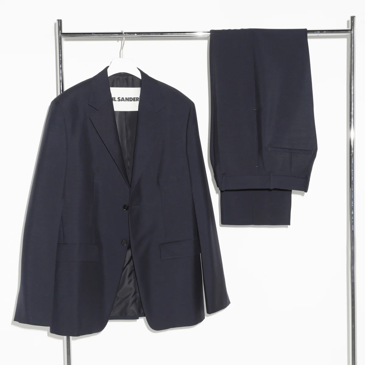 JIL SANDERのネイビースーツ