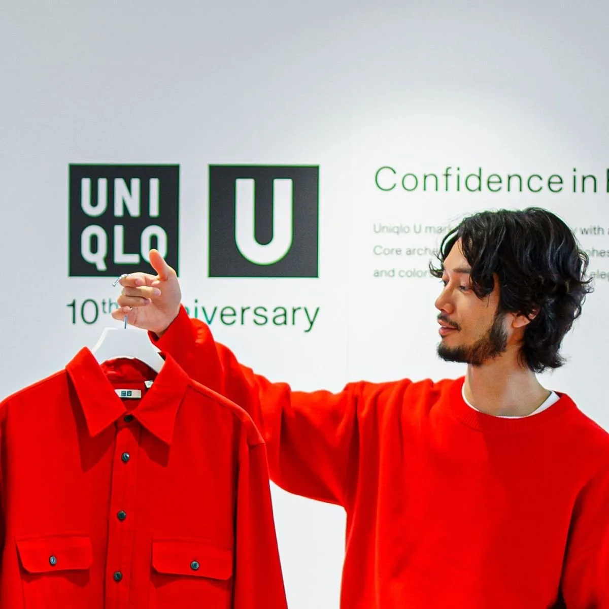 【大人のユニクロ】「ユニクロ ユー」新作は、10周年記念カラーの「オトナな赤」を狙え！【Uniqlo U 2026年秋冬最速試着】