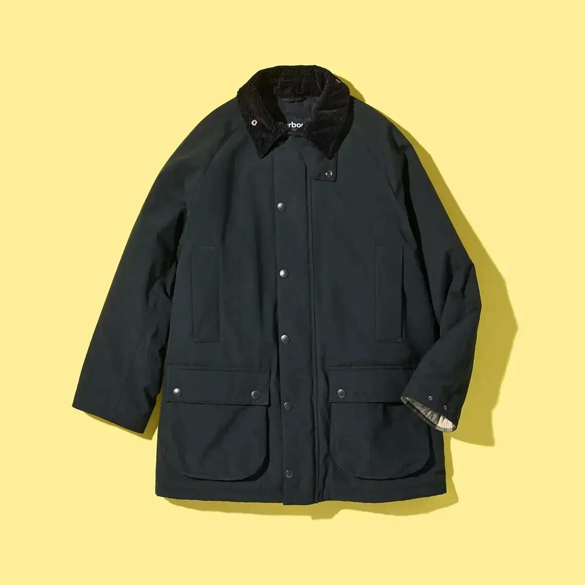 大人が買うべき人気セレクトショップ別注「黒アウター」6選。注目は中綿入りのあったかバブアー【2025年秋冬】