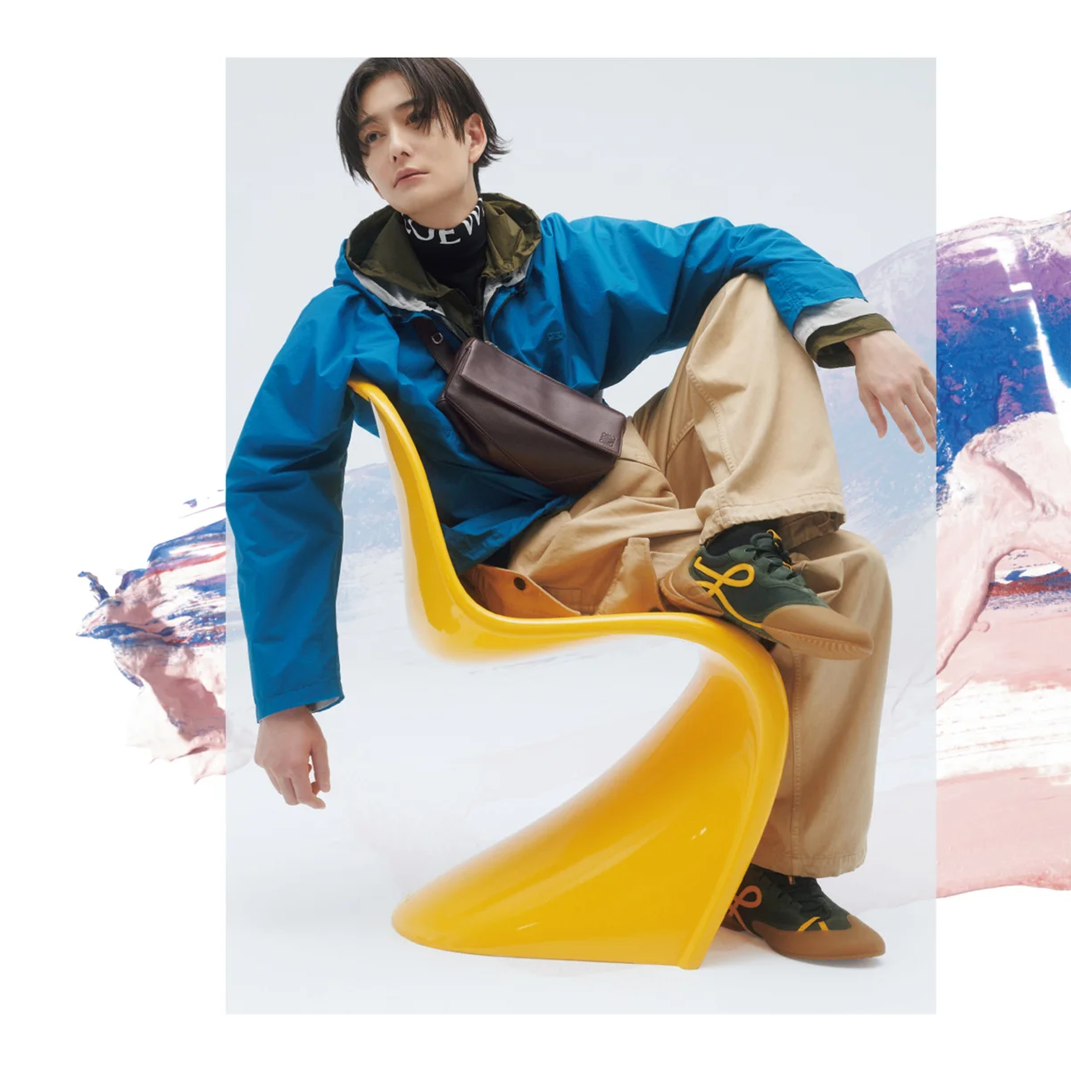 岡田将生、新章ロエベの色彩に魅せられて。
