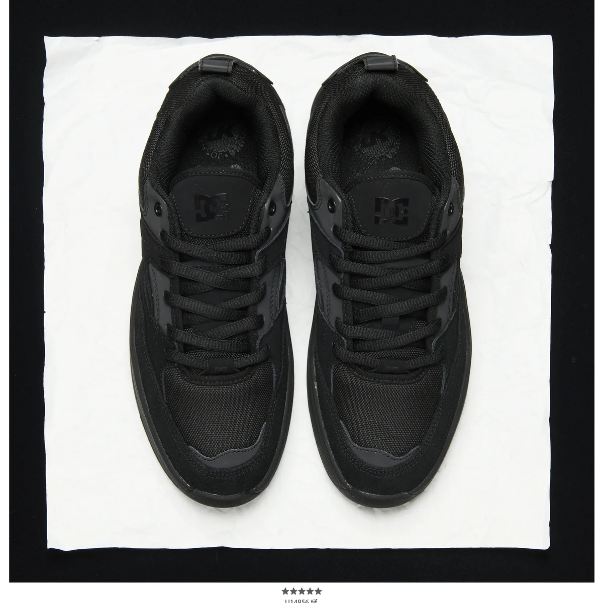 【大人の黒スニーカー】薄型ブームの今、ボリューム感が新鮮なトリプルブラックの「DCシューズ」【大人がこのスニーカーを買う理由｜小澤匡行】