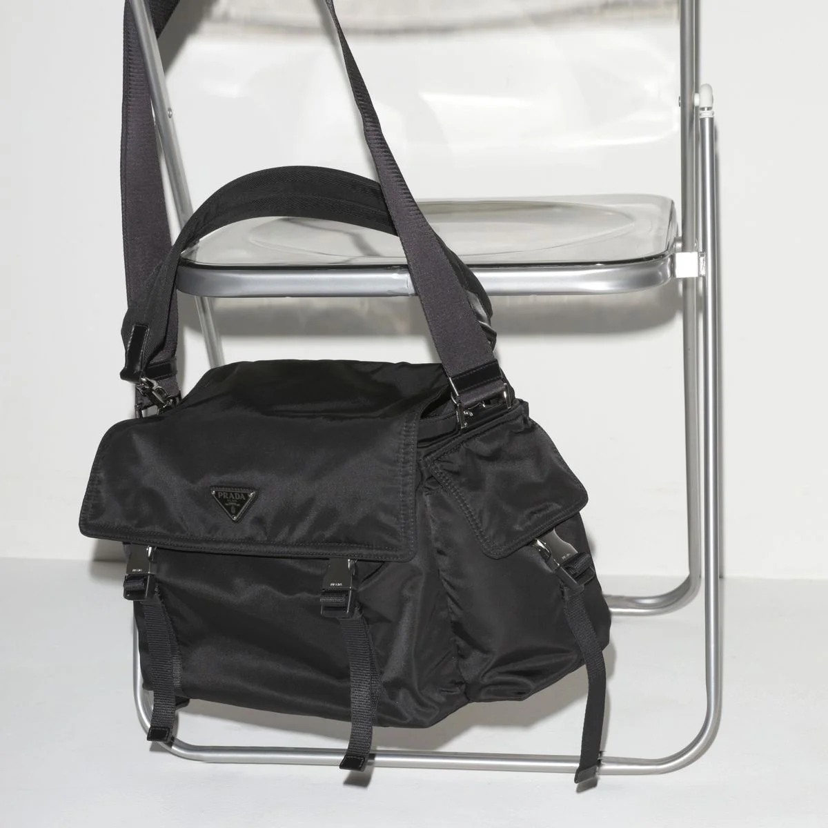PRADAのバッグ「プラダ エクスプローラ」Re-Nylon xレザー バッグ