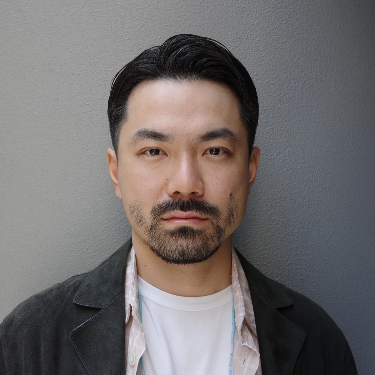 「カジュアルなヘアスタイルに飽きたら、原点回帰」