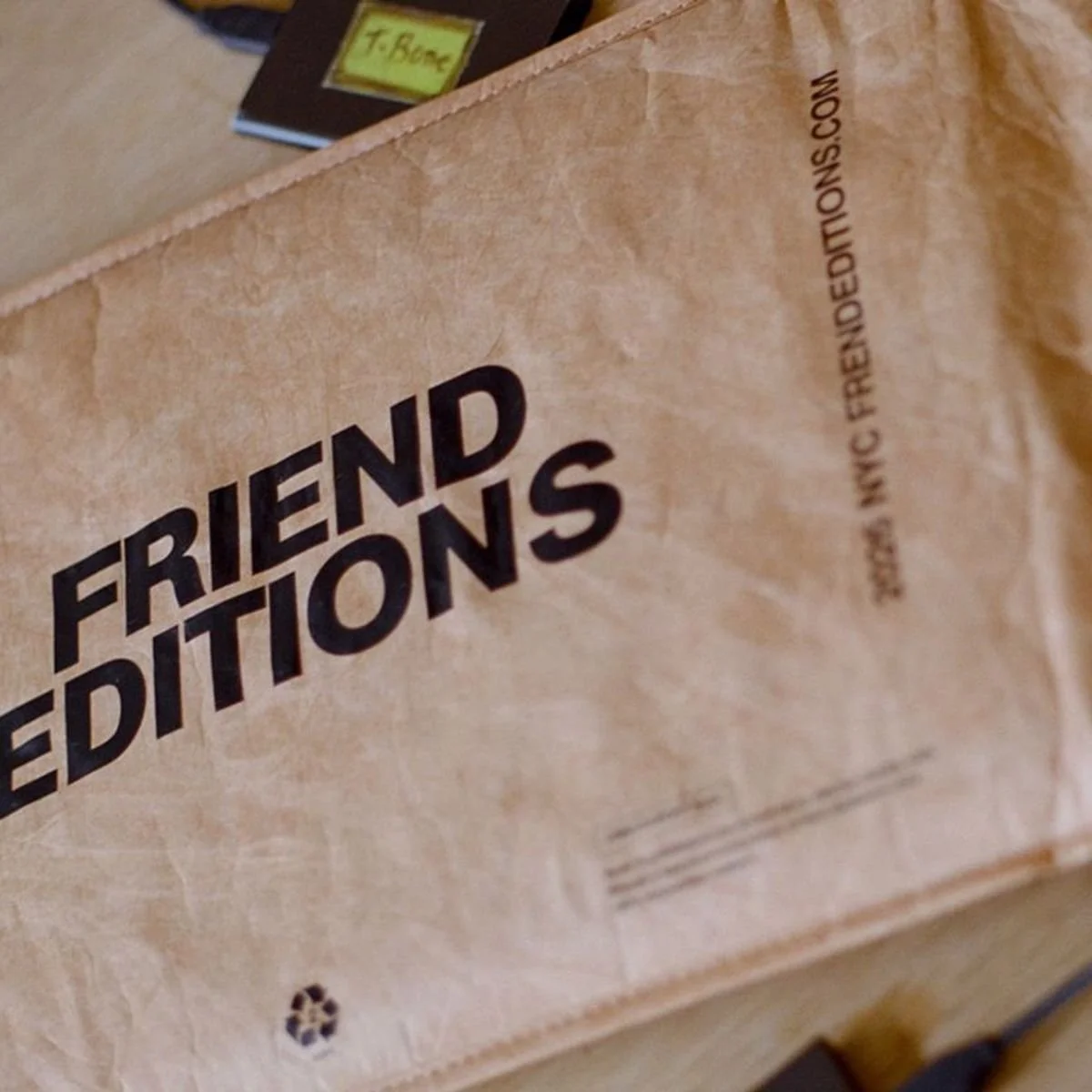 一番人気はPCケース。「フレッシュサービス」とNYの出版メディア「FRIEND EDITIONS」のコラボ第3弾！