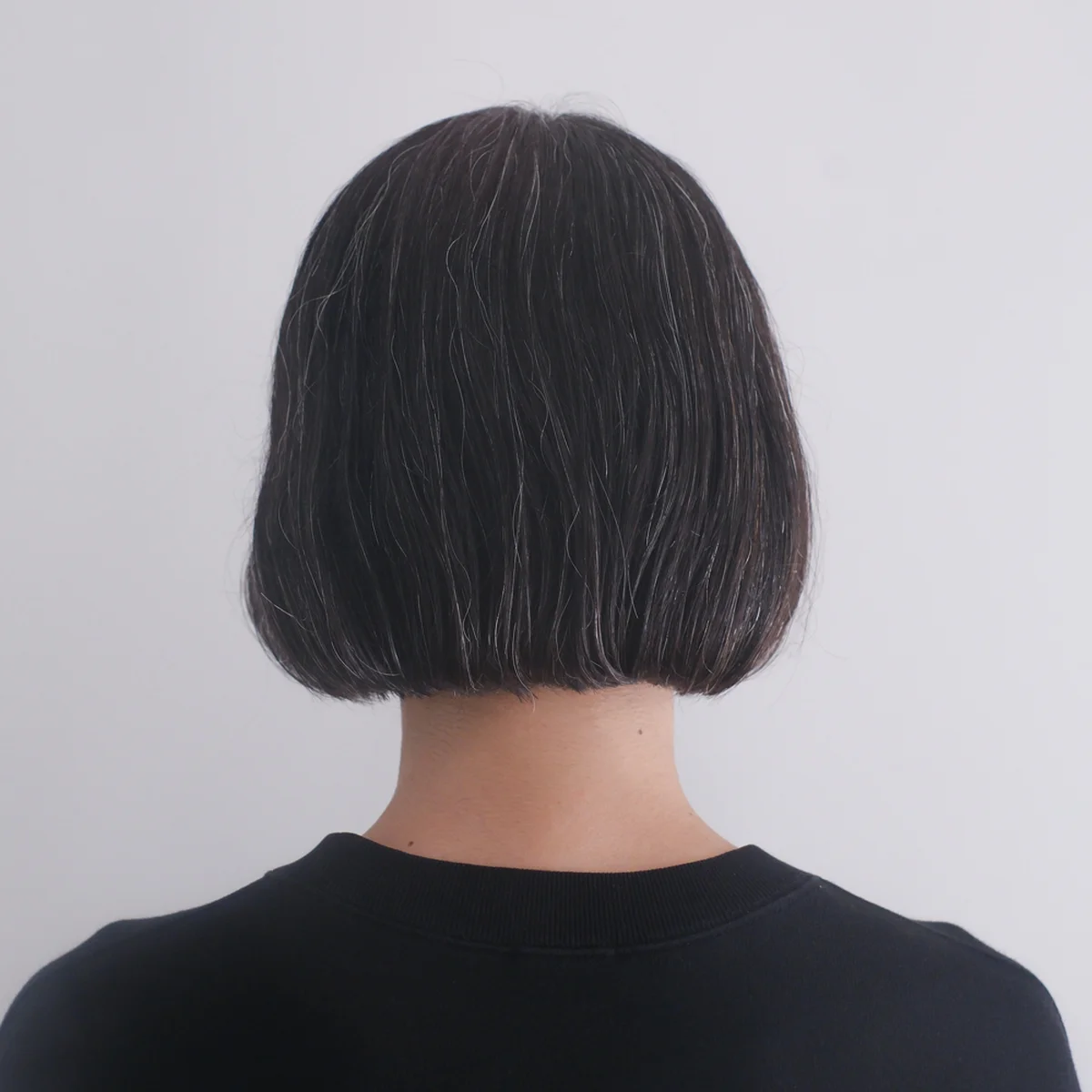 「パサつく白髪を品よくまとめる」