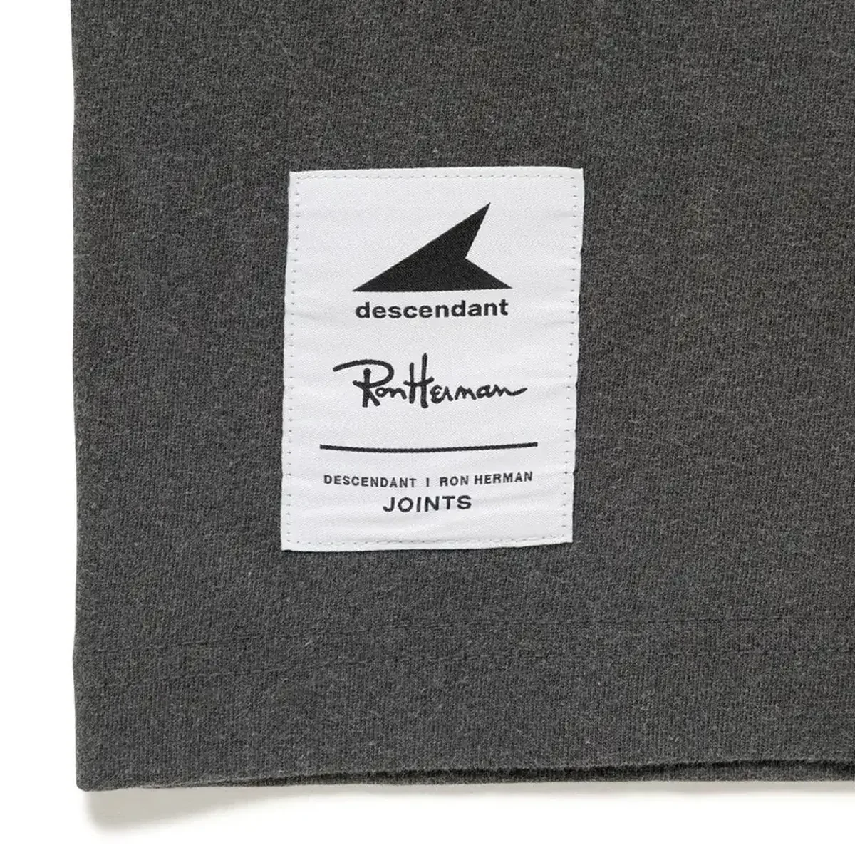 【大人の黒Tシャツ】ロンハーマン別注「ディセンダント」のTシャツなら一枚でもサマになる！