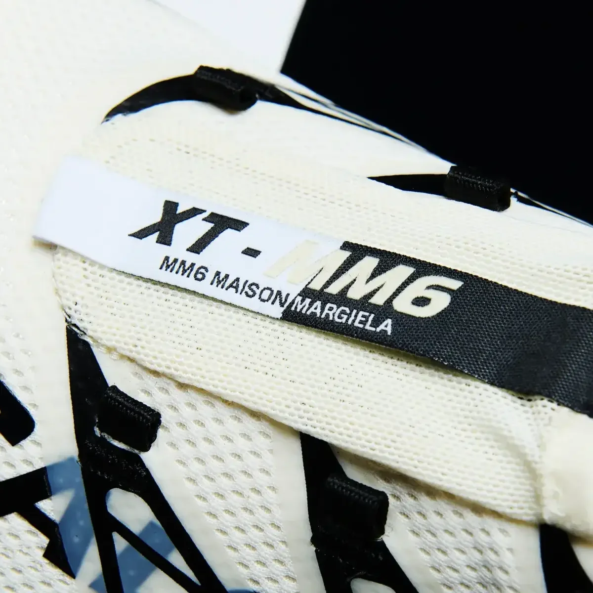 【大人の「サロモン」スニーカー】名品XT-6の新作からメゾン マルジェラとのコラボまで。エディターおすすめスニーカー4選