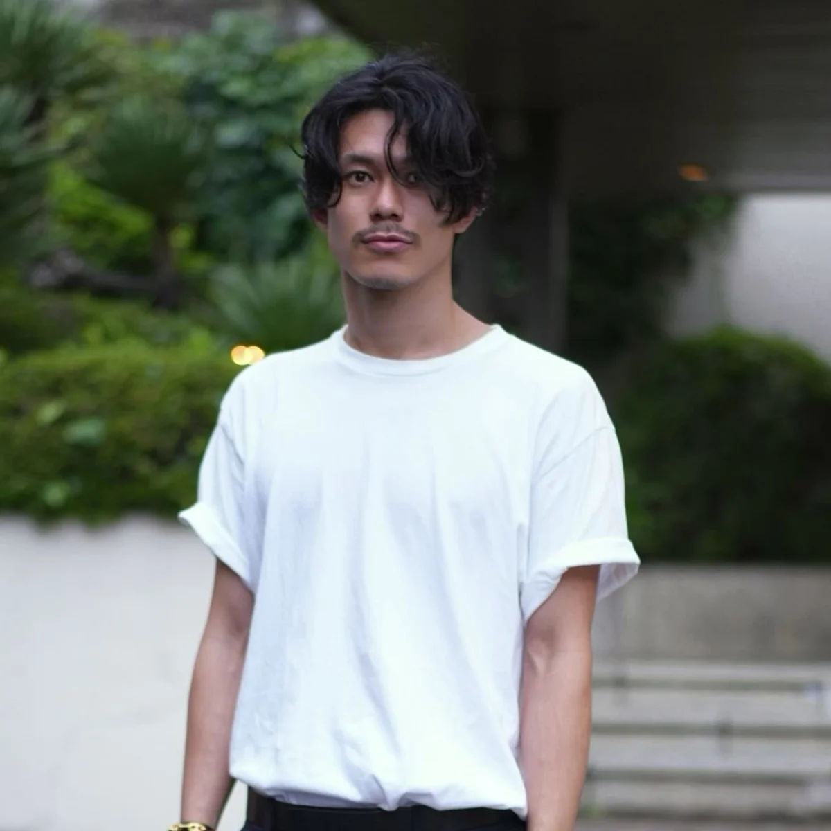 どんなファッションにもなじむ、今どきの七三分け