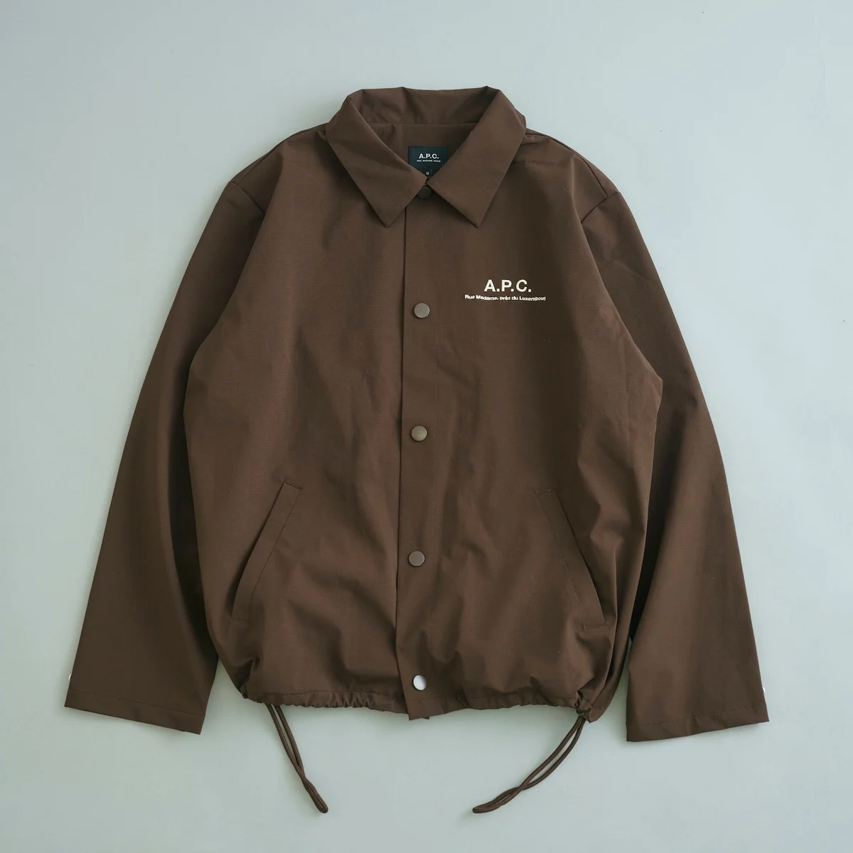 【大人が買うべきA.P.C.】春に即完売した名品ブルゾン「レイモンド」が新色ブラウンを加えて再登場