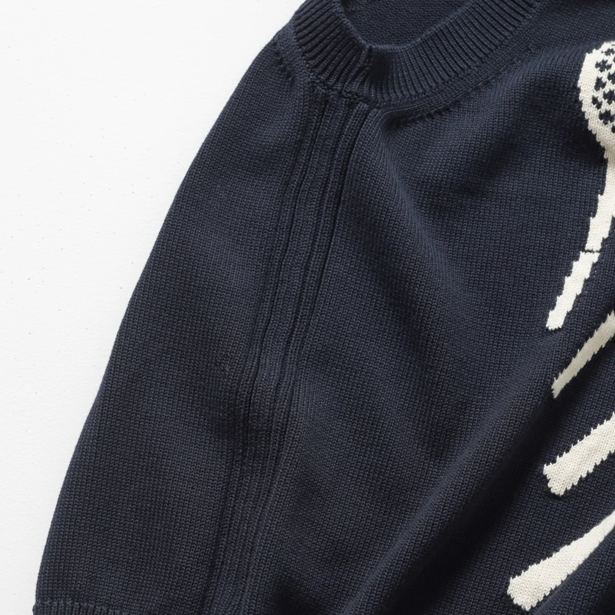 LACOSTEのラケット柄ニットベスト