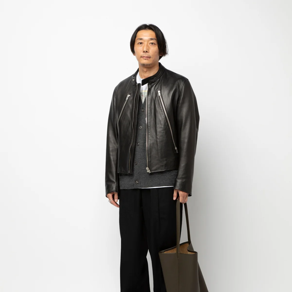 ハードにならないレザージャケットの正解着こなし