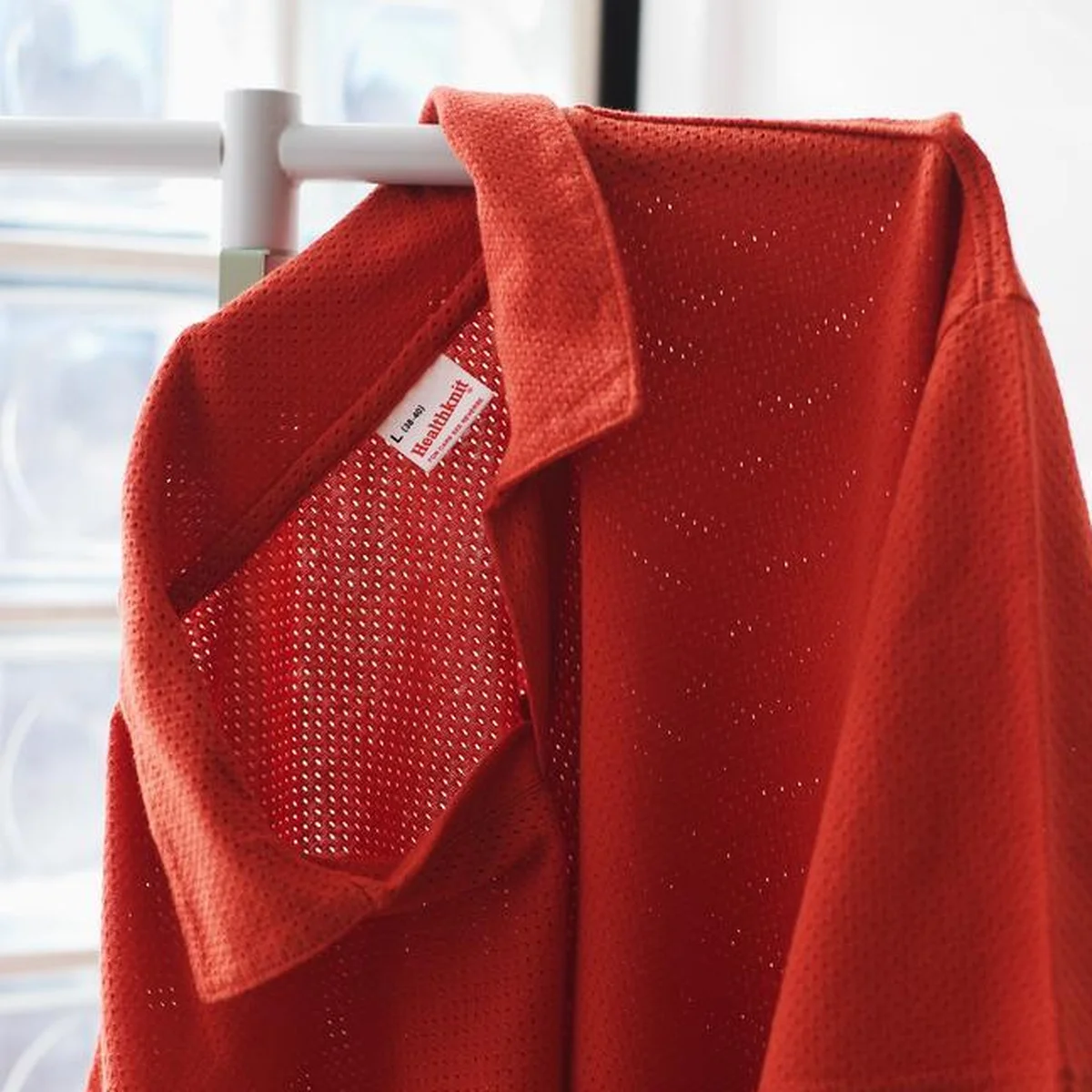 【大人の夏服】通気性に優れたコットンメッシュで暑い日も快適な「ヘルスニット」の新シリーズで涼しく過ごす