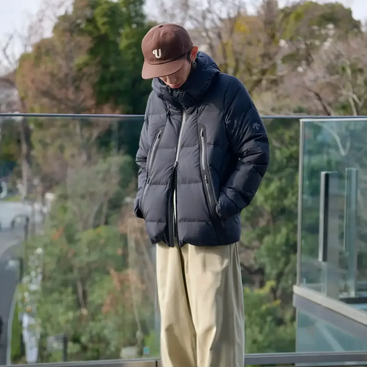 【大人の愛用ダウン】ザ・ノース・フェイスのバルトロほか、定番「黒ダウン」をおしゃれに見せるには？ 正解コーディネート5選