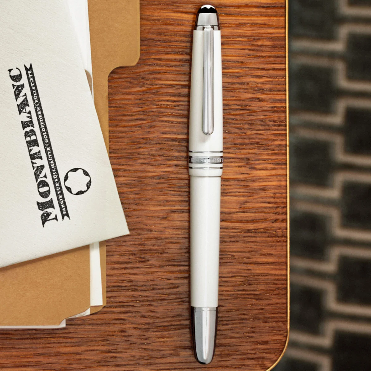 【モンブラン】万年筆の王様に真っ白な新定番。クリーンで洗練された「マイスターシュテュック ホワイト」 