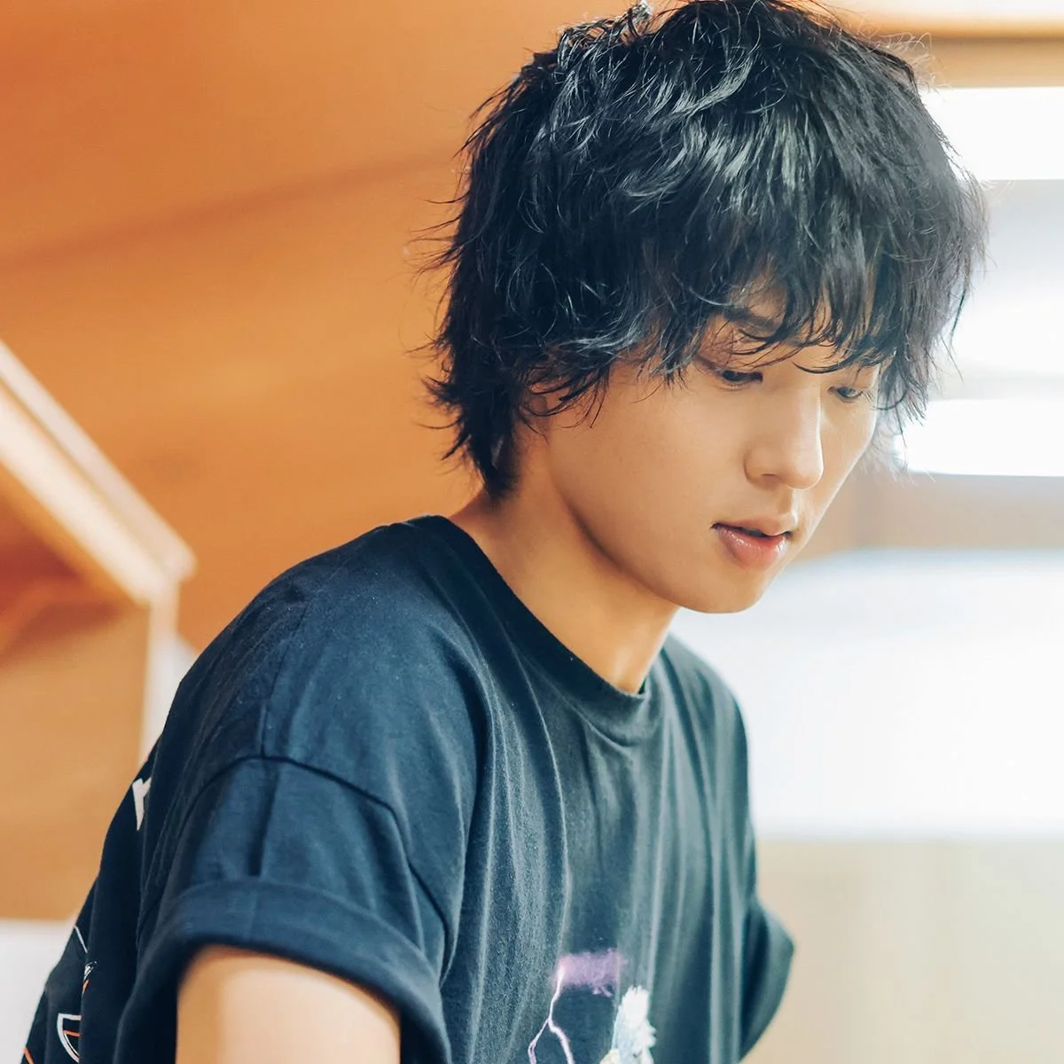 藤ヶ谷太輔のハイエース カスタム録｜Episode：07 床と天井を塗装でつなぐ。異なる木材を馴染ませる調色の妙