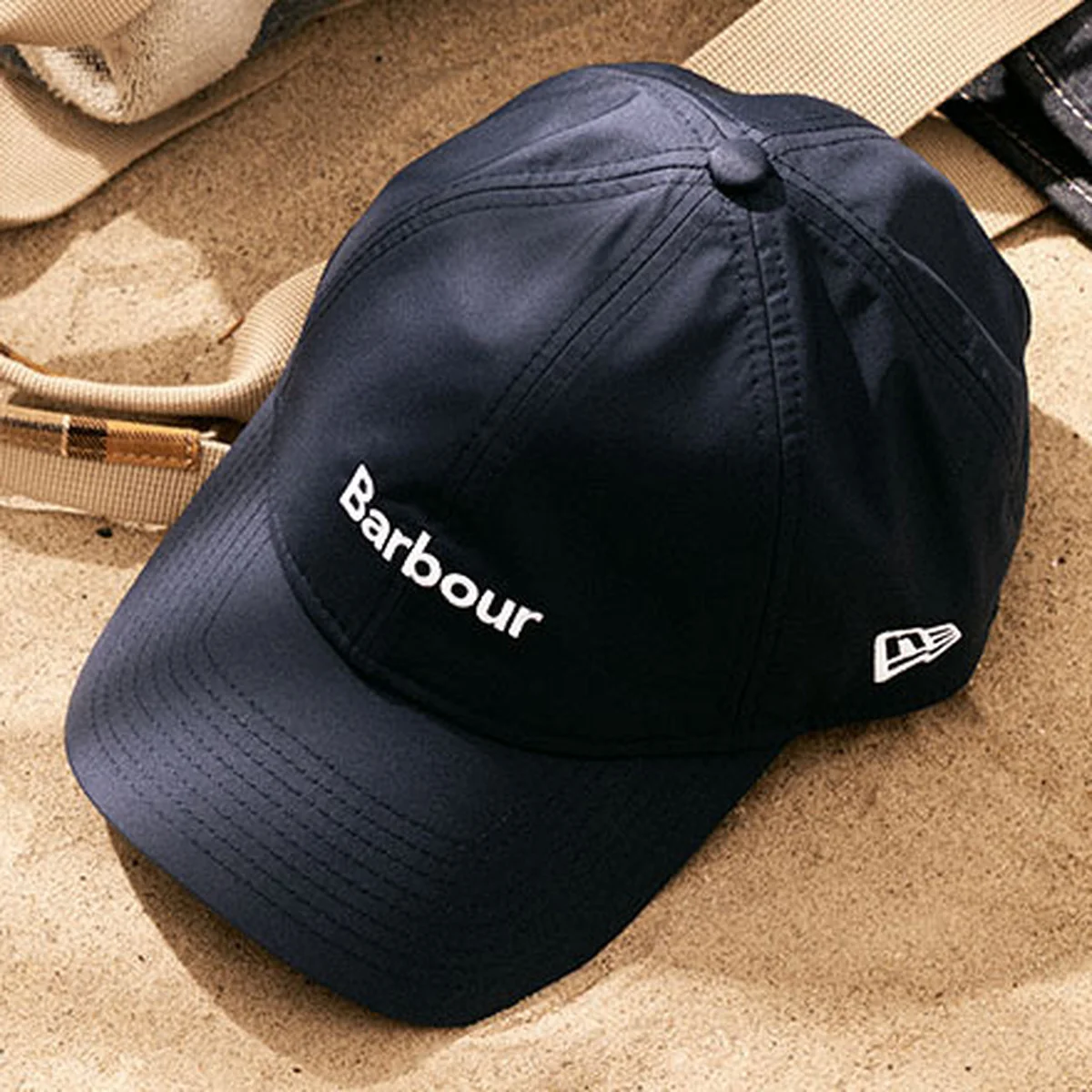 【バブアー×ニューエラ初コラボ】梅雨も夏の日差しもOK。防水仕様のキャップ＆ハットが4月28日発売 